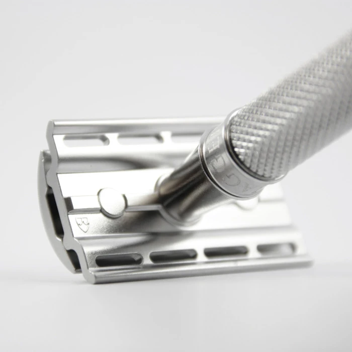 Edwin Jagger 3ONE6 Stainless Steel Knurled DE Safety Razor 5 Edwin Jagger 3ONE6 Stainless Steel Knurled DE Safety Razor - Image 5